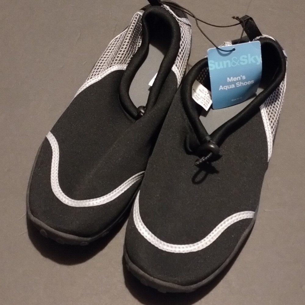 NEW Men's Aqua Shoes Size 9 - 10